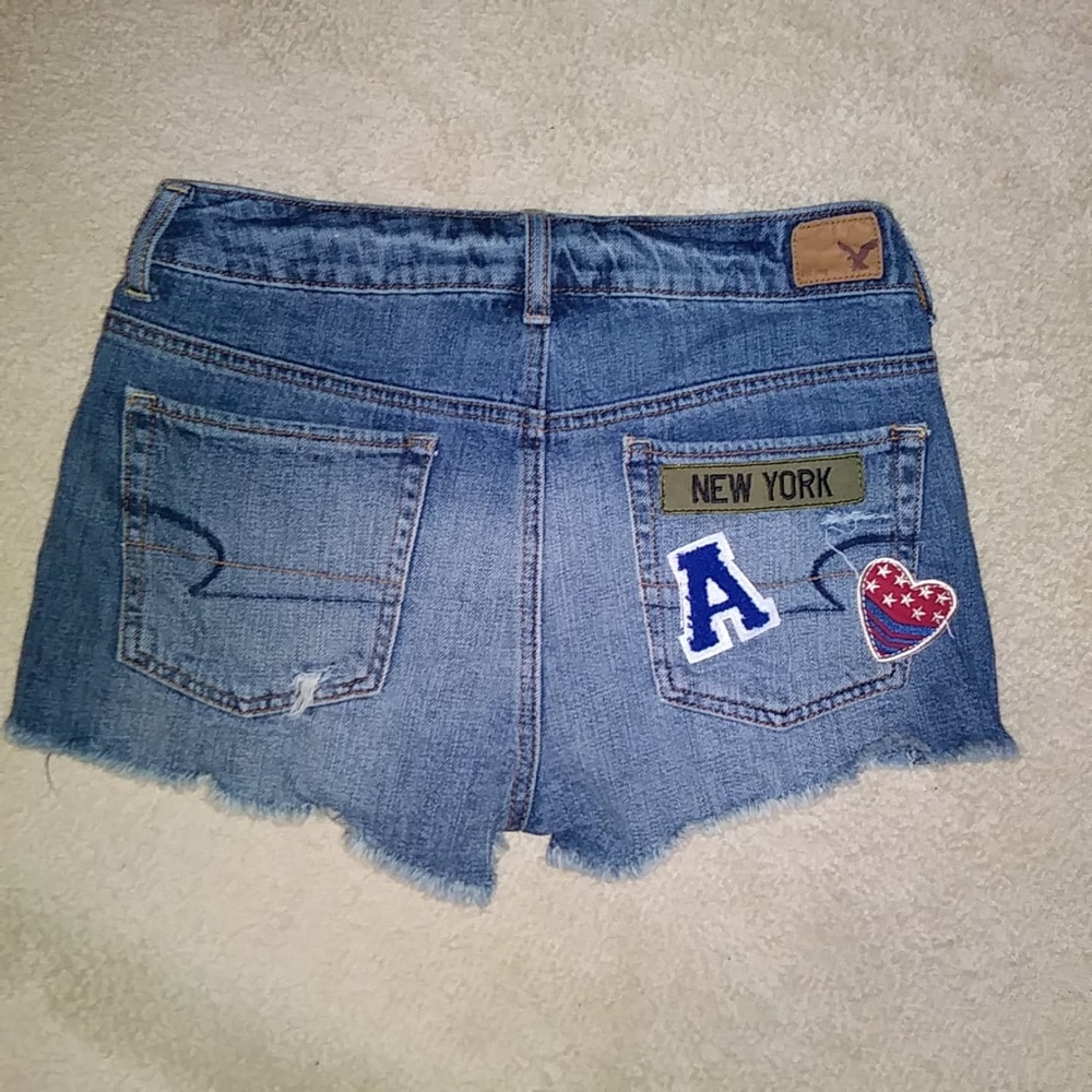 AE Distressed shorts with patches size 4